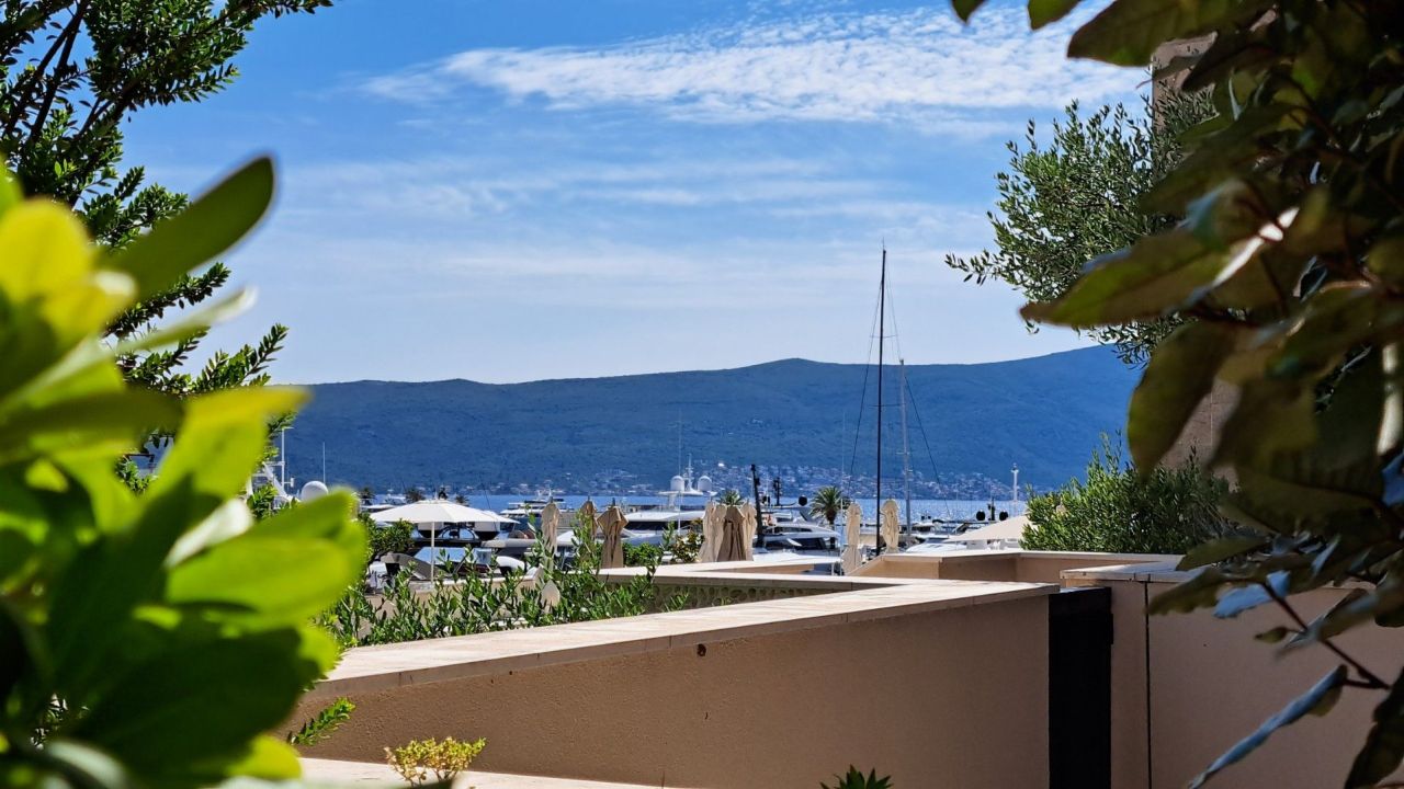 Квартира в Тивате, Черногория, 87 м² - фото 15