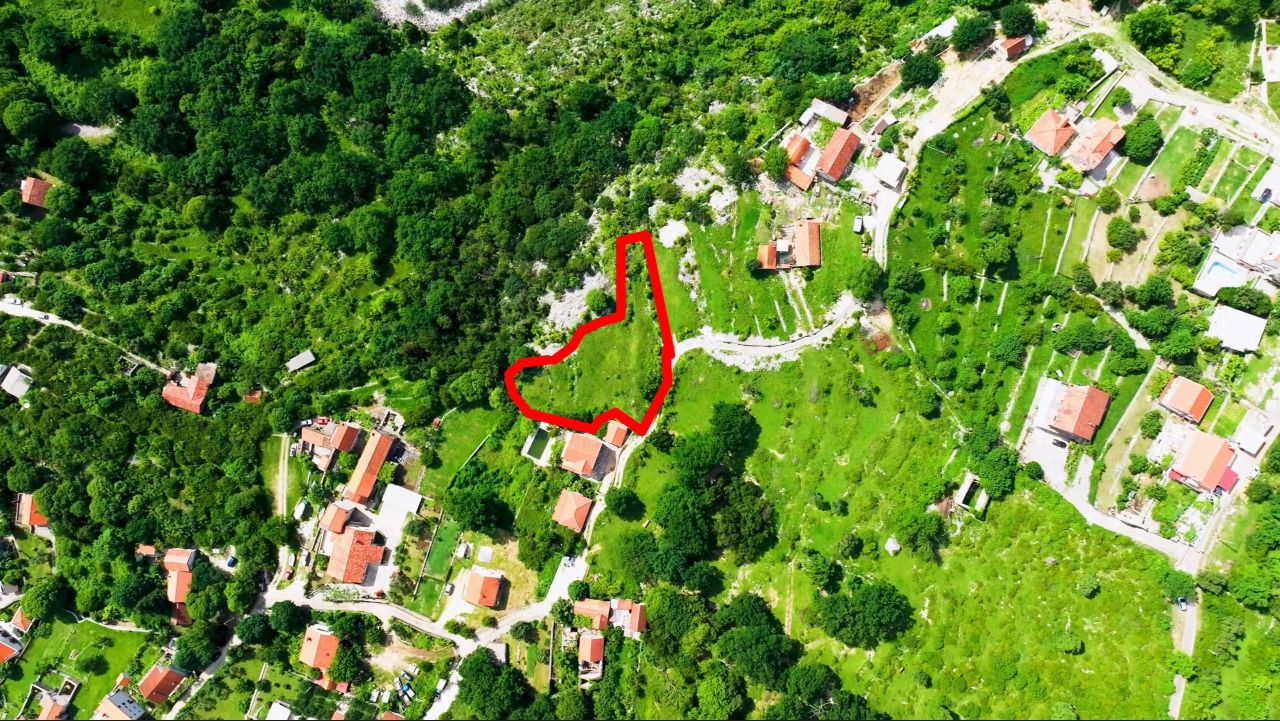 Земля в Рисане, Черногория, 1 588 м² - фото 1