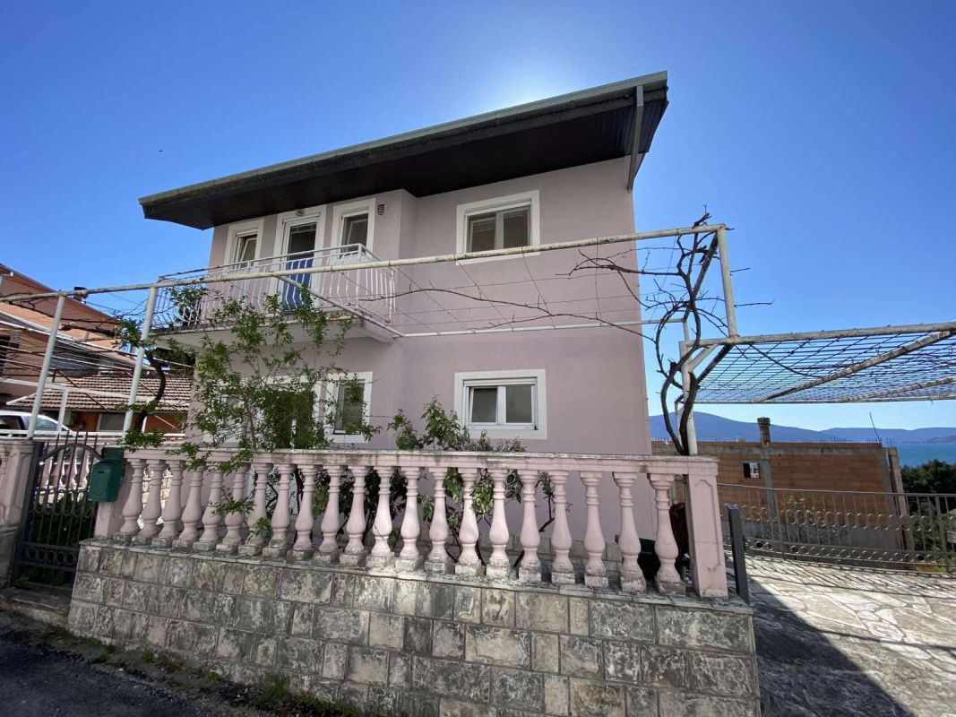 Дом в Тивате, Черногория - фото 1