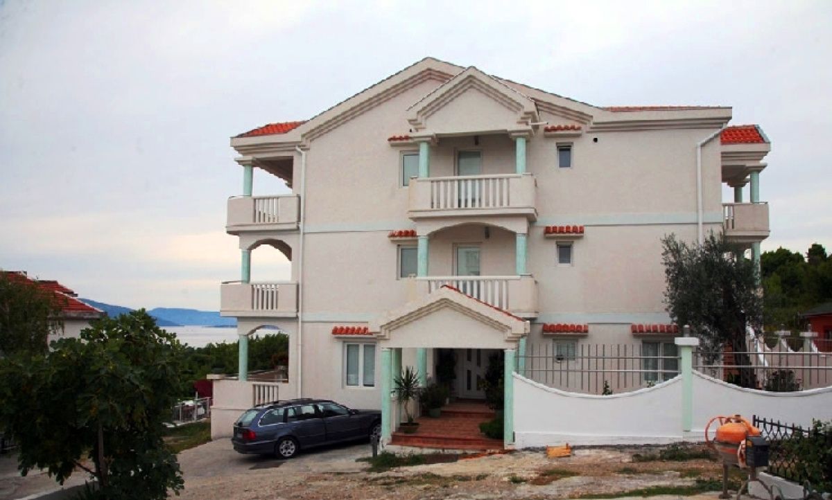 Отель, гостиница в Тивате, Черногория - фото 1