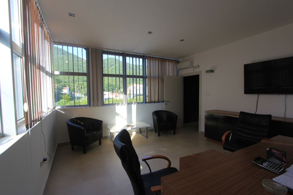 Офис в Будве, Черногория, 718 м² - фото 7