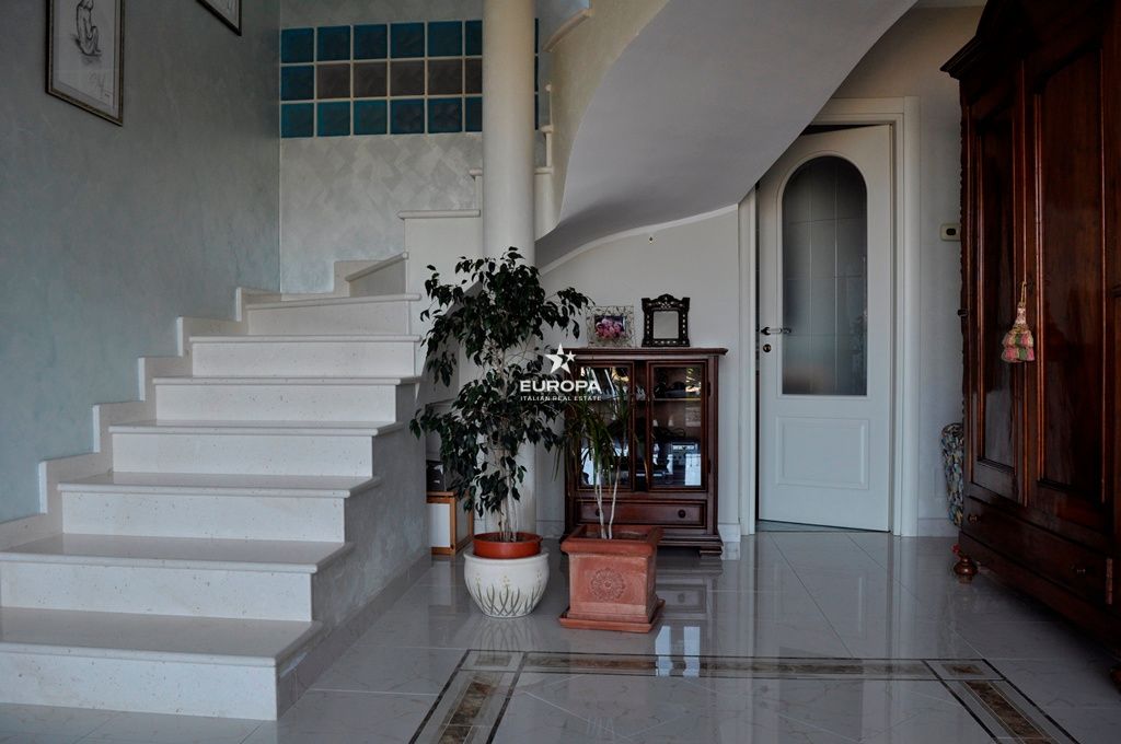 Вилла в Сан-Ремо, Италия, 270 м² - фото 12