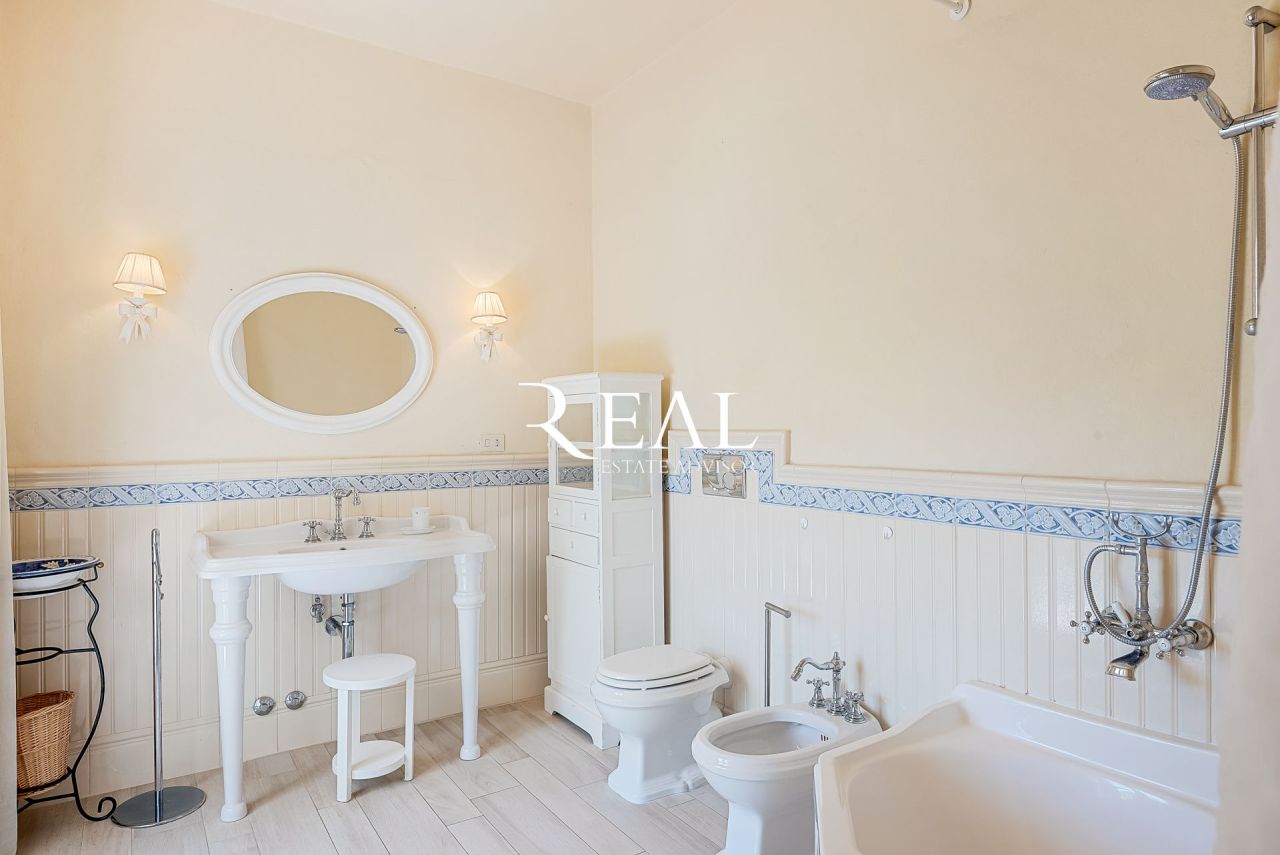 Вилла в Форте деи Марми, Италия, 200 м² - фото 17