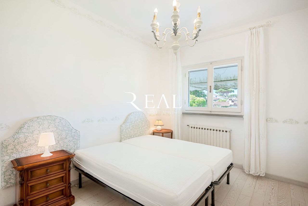 Вилла в Форте деи Марми, Италия, 200 м² - фото 9