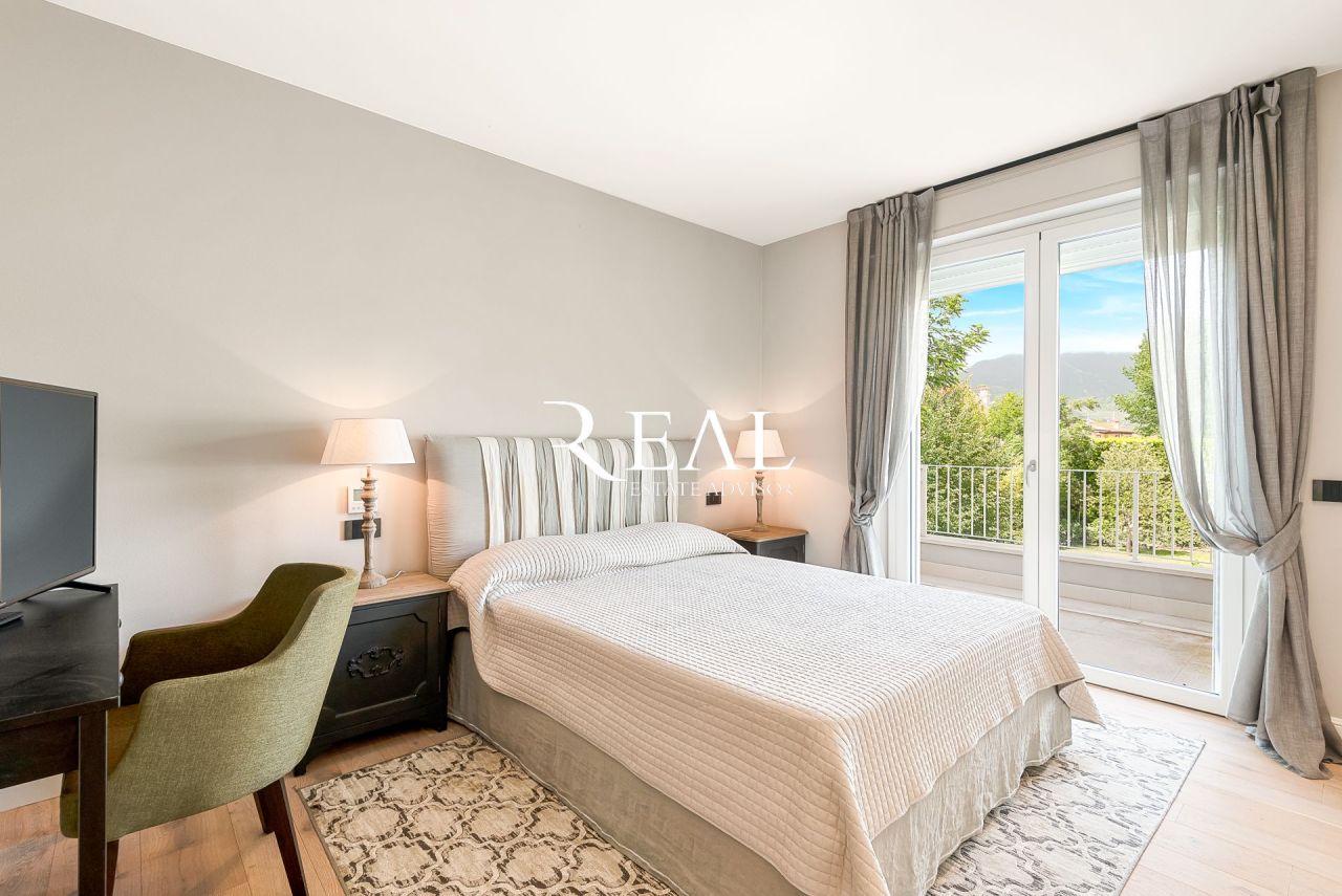 Вилла в Форте деи Марми, Италия, 430 м² - фото 10