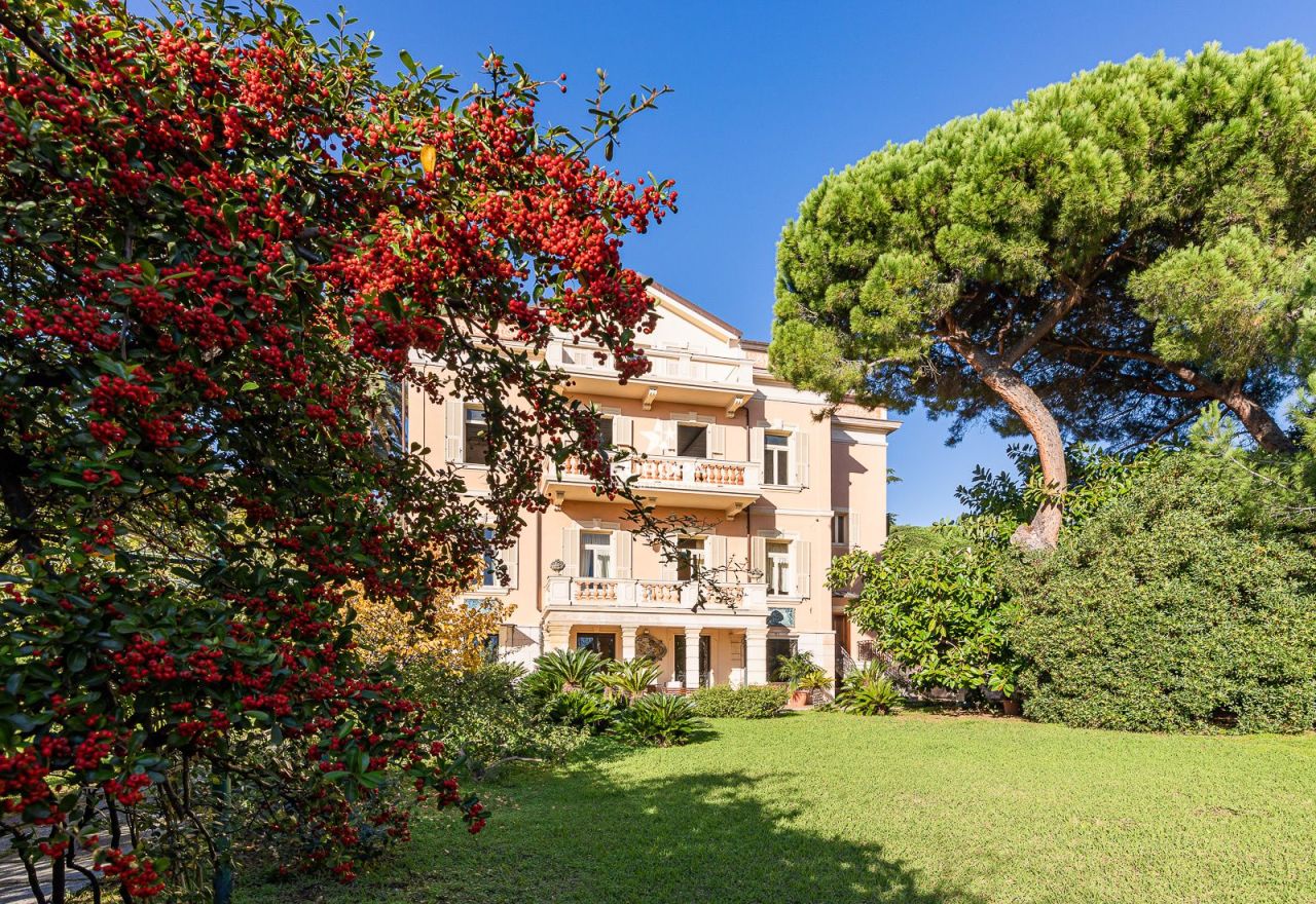 Вилла в Сан-Ремо, Италия, 880 м² - фото 2