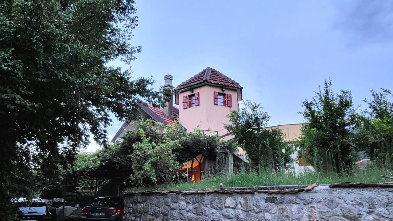 Коммерческая недвижимость в Даниловграде, Черногория, 6 000 м² - фото 1