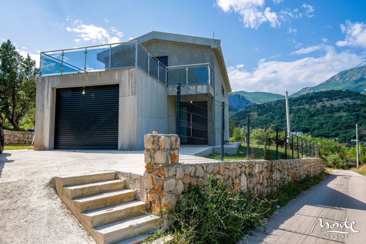 Дом в Баре, Черногория, 205 м² - фото 1