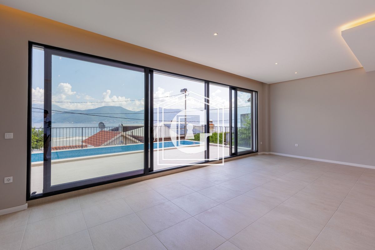 Вилла в Крашичах, Черногория, 200 м² - фото 2