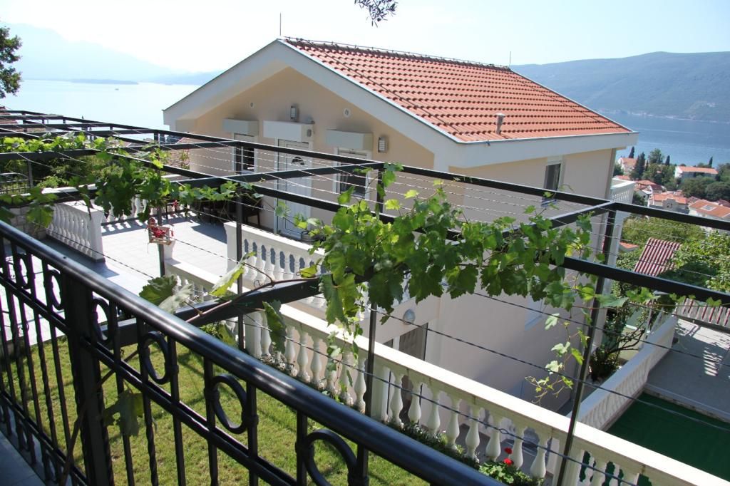 Дом в Баошичах, Черногория, 178 м² - фото 1