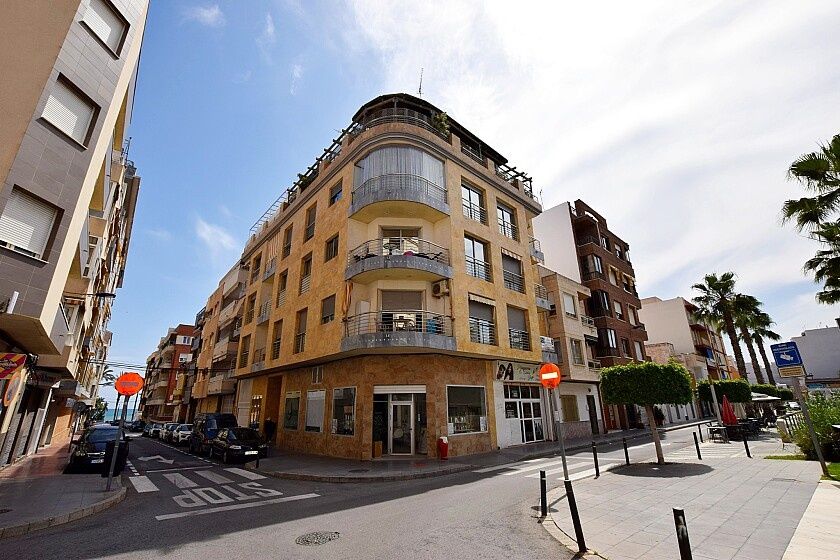 Коммерческая недвижимость в Торревьехе, Испания, 90 м² - фото 1