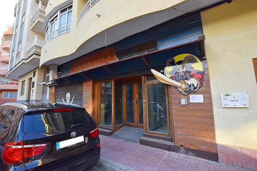Коммерческая недвижимость в Торревьехе, Испания, 200 м² - фото 1