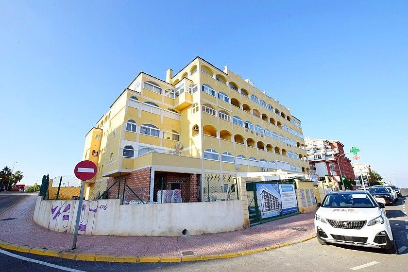Коммерческая недвижимость в Торревьехе, Испания, 48 м² - фото 1