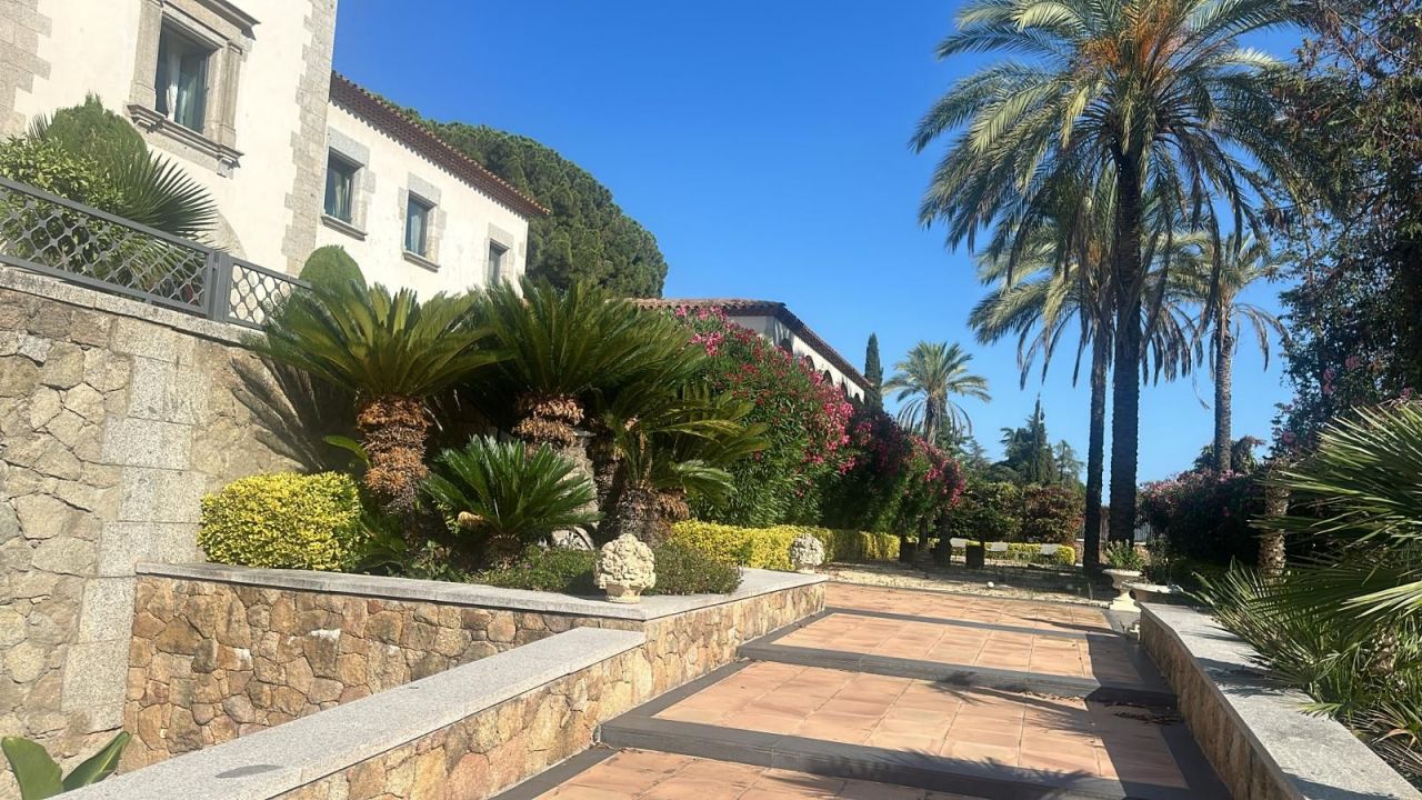 Вилла в Барселоне, Испания, 1 134 м² - фото 3