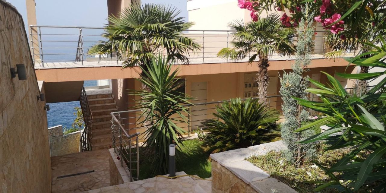 Квартира в Добра Воде, Черногория, 33 м² - фото 14