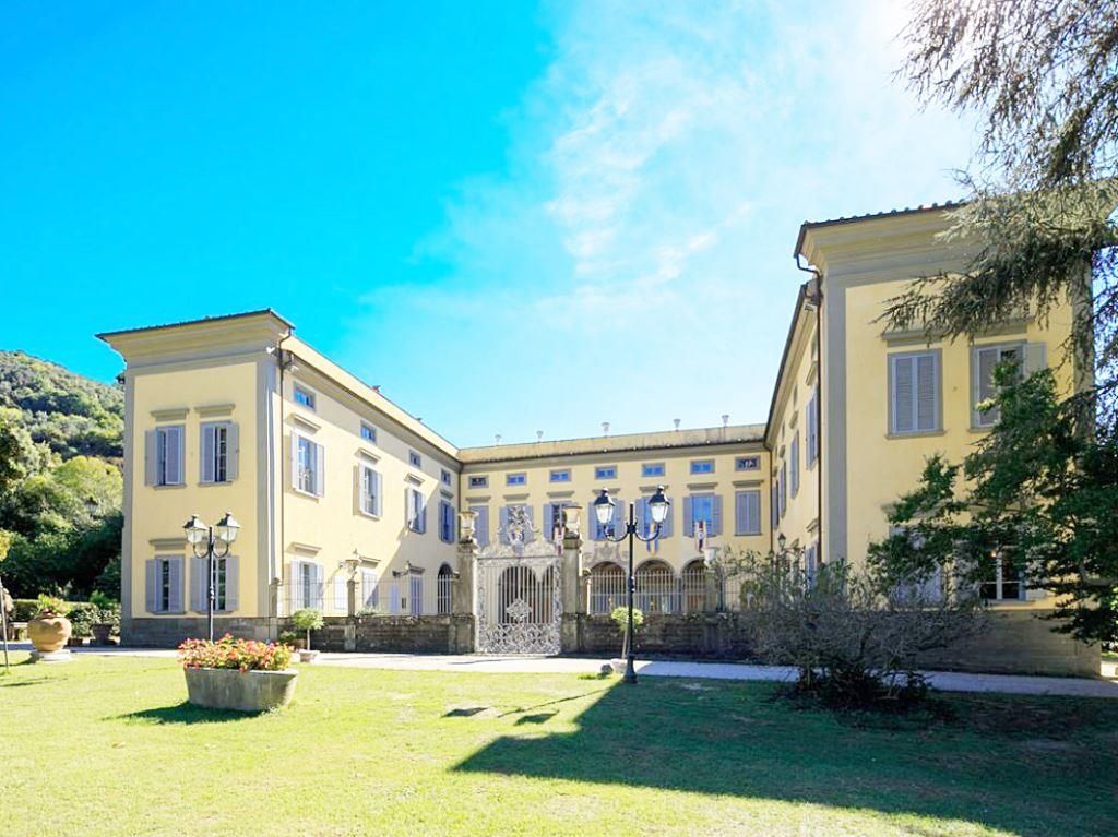 Вилла в Пизе, Италия, 2 200 м² - фото 2