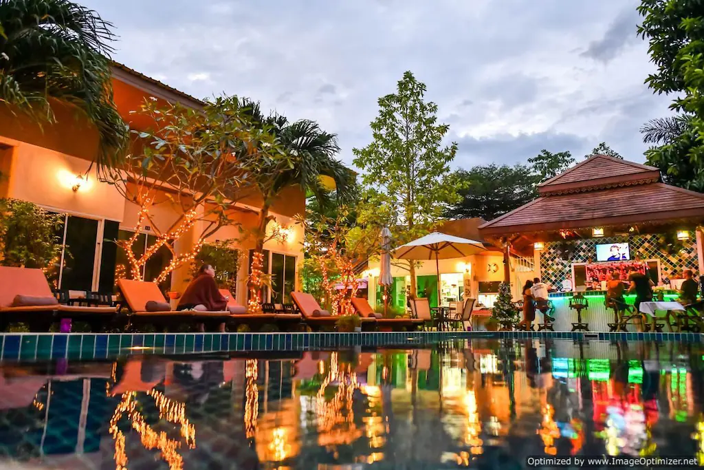 Отель, гостиница на острове Пхукет, Таиланд, 1 920 м² - фото 1