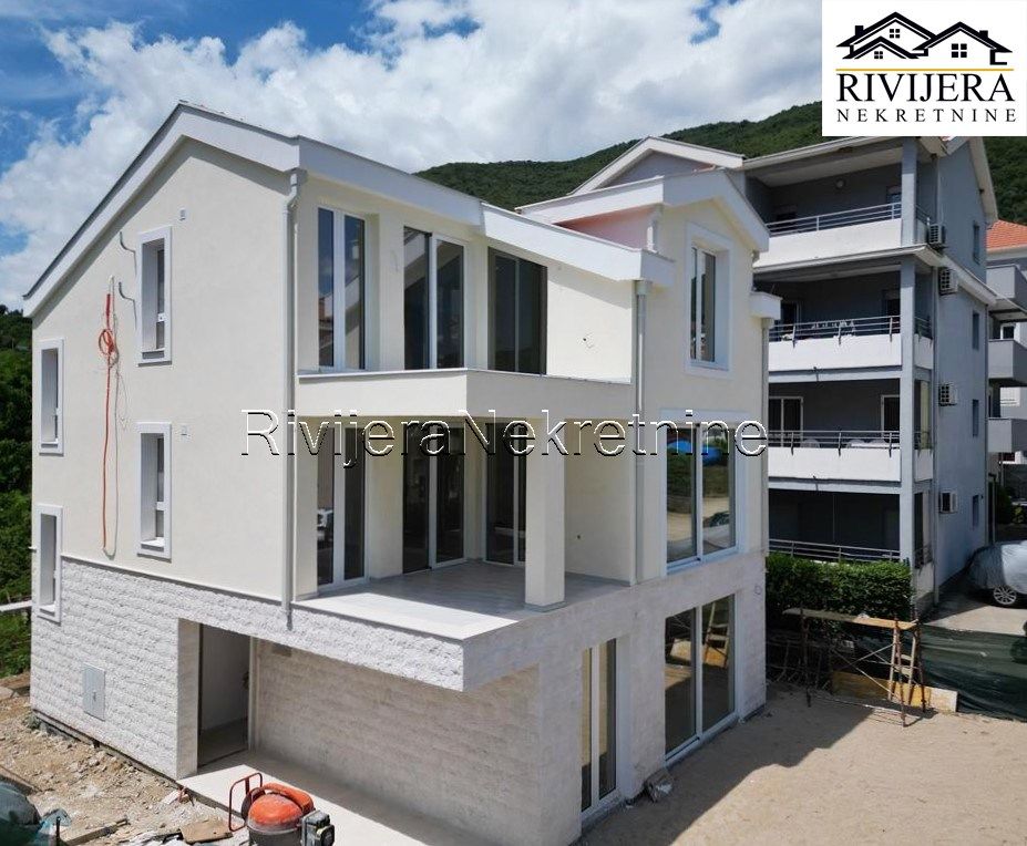 Квартира в Херцег-Нови, Черногория, 68 м² - фото 2