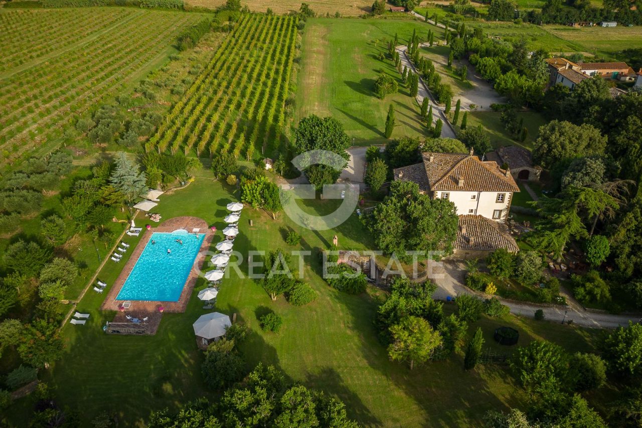 Дом в Кортоне, Италия, 944 м² - фото 2