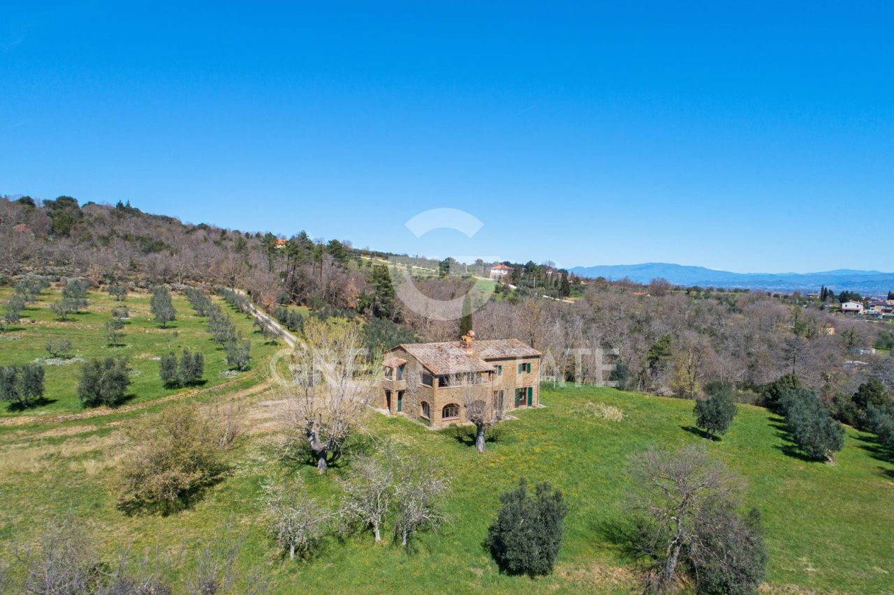 Дом Monte San Savino, Италия, 250 м² - фото 2