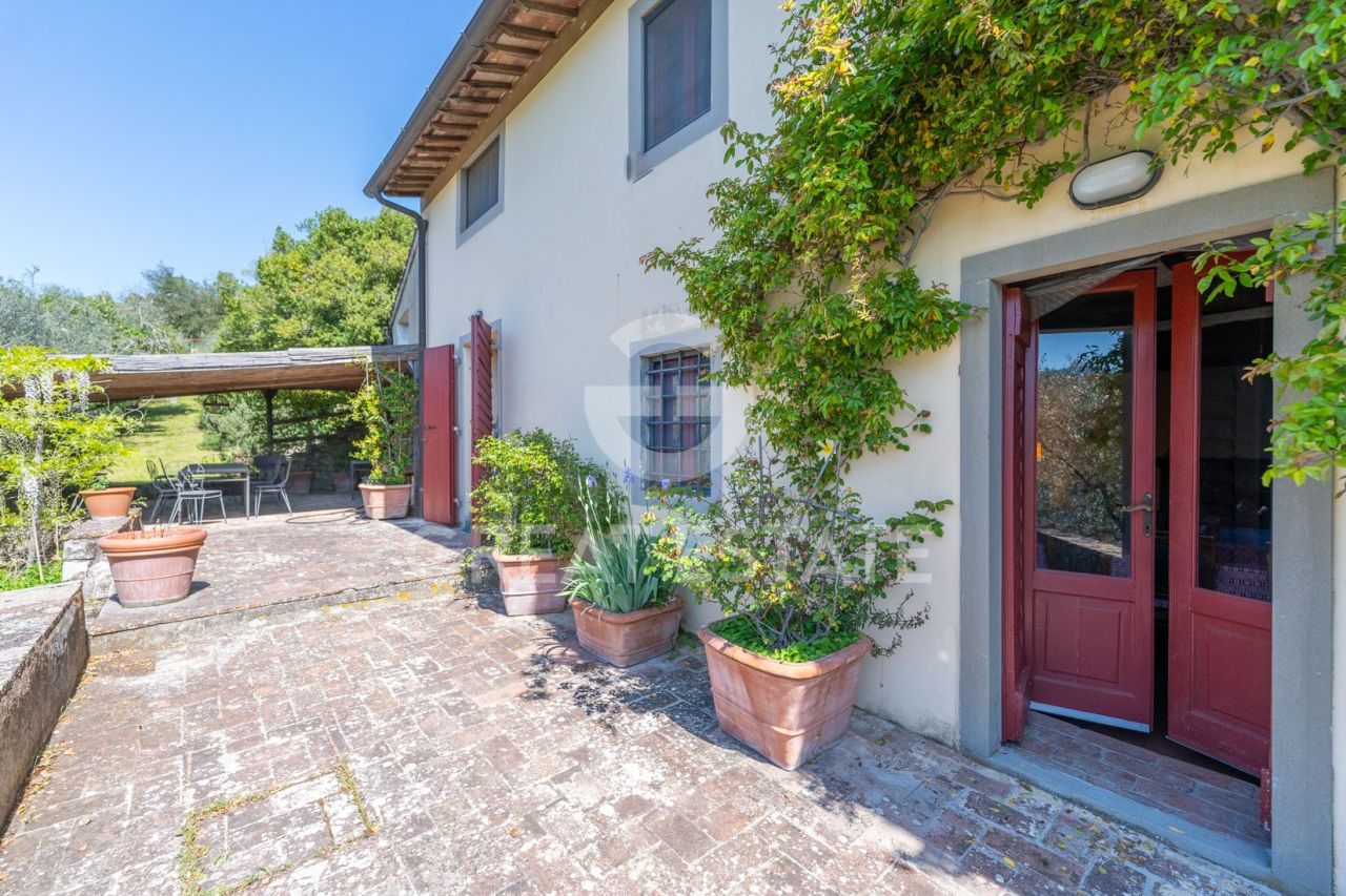 Дом в Риньяно-суль-Арно, Италия, 640.2 м² - фото 7