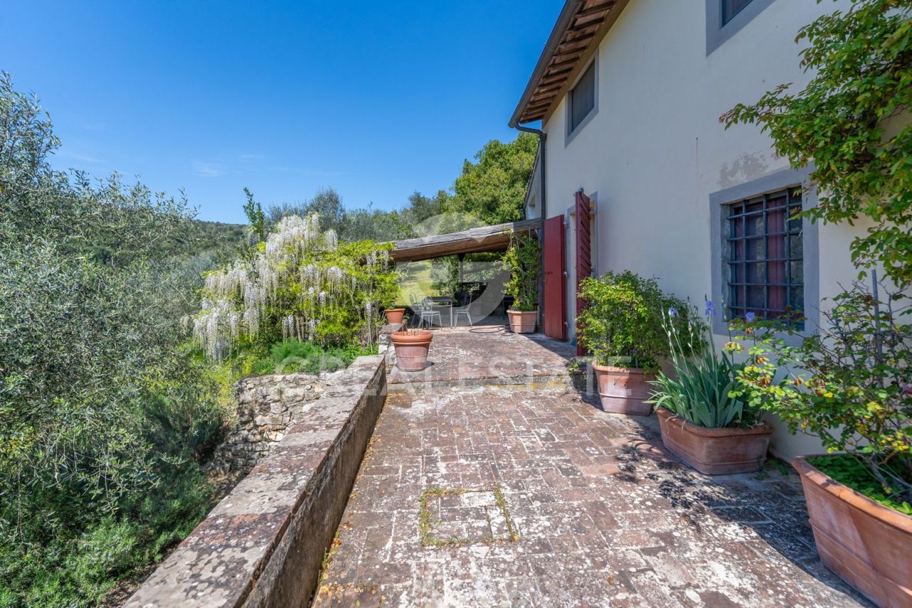 Дом в Риньяно-суль-Арно, Италия, 640.2 м² - фото 8