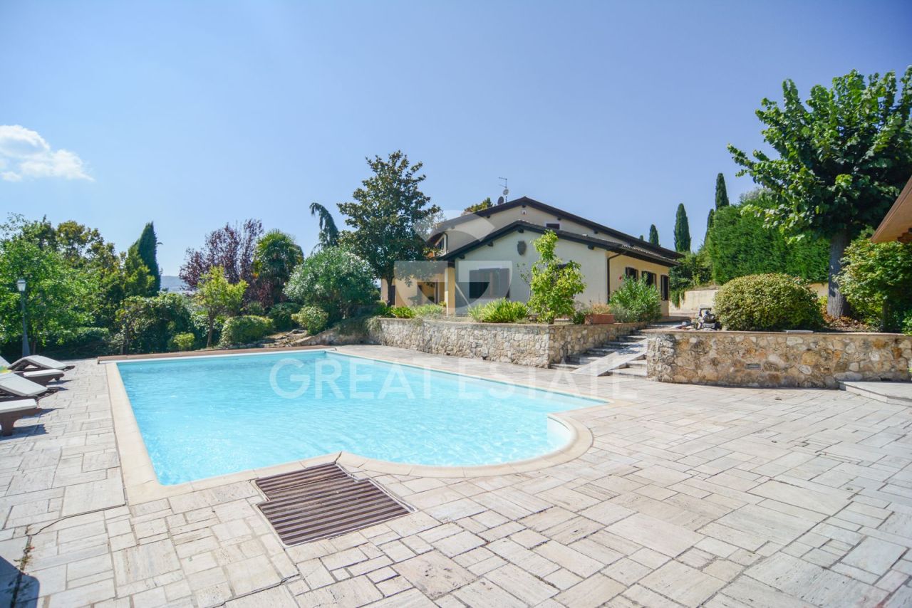 Вилла в Тоди, Италия, 489.55 м² - фото 5