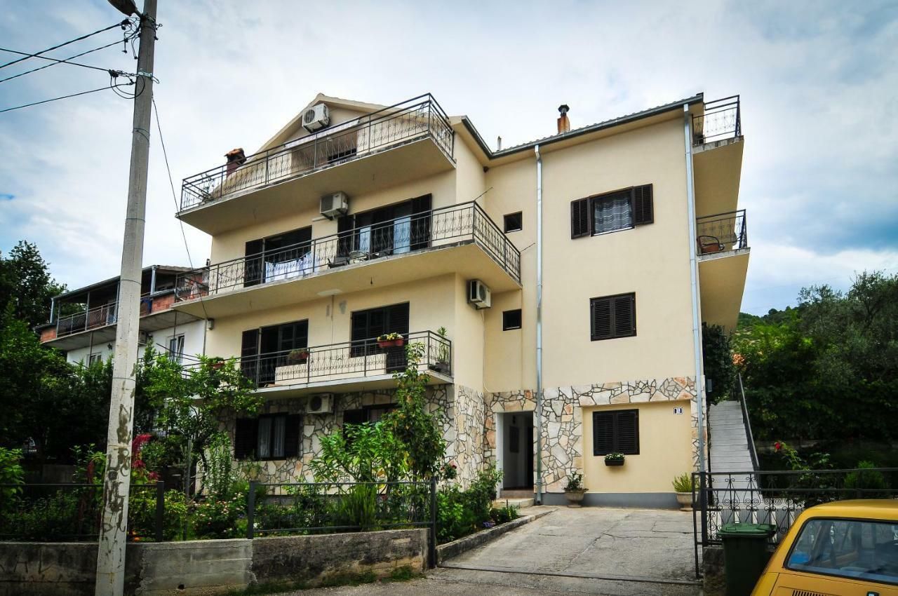 Дом в Тивате, Черногория, 525 м² - фото 1
