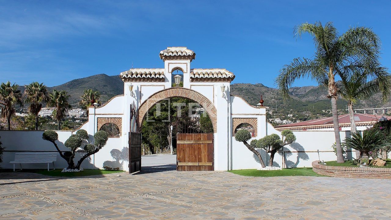 Отель, гостиница в Бенальмадене, Испания, 11 000 м² - фото 2