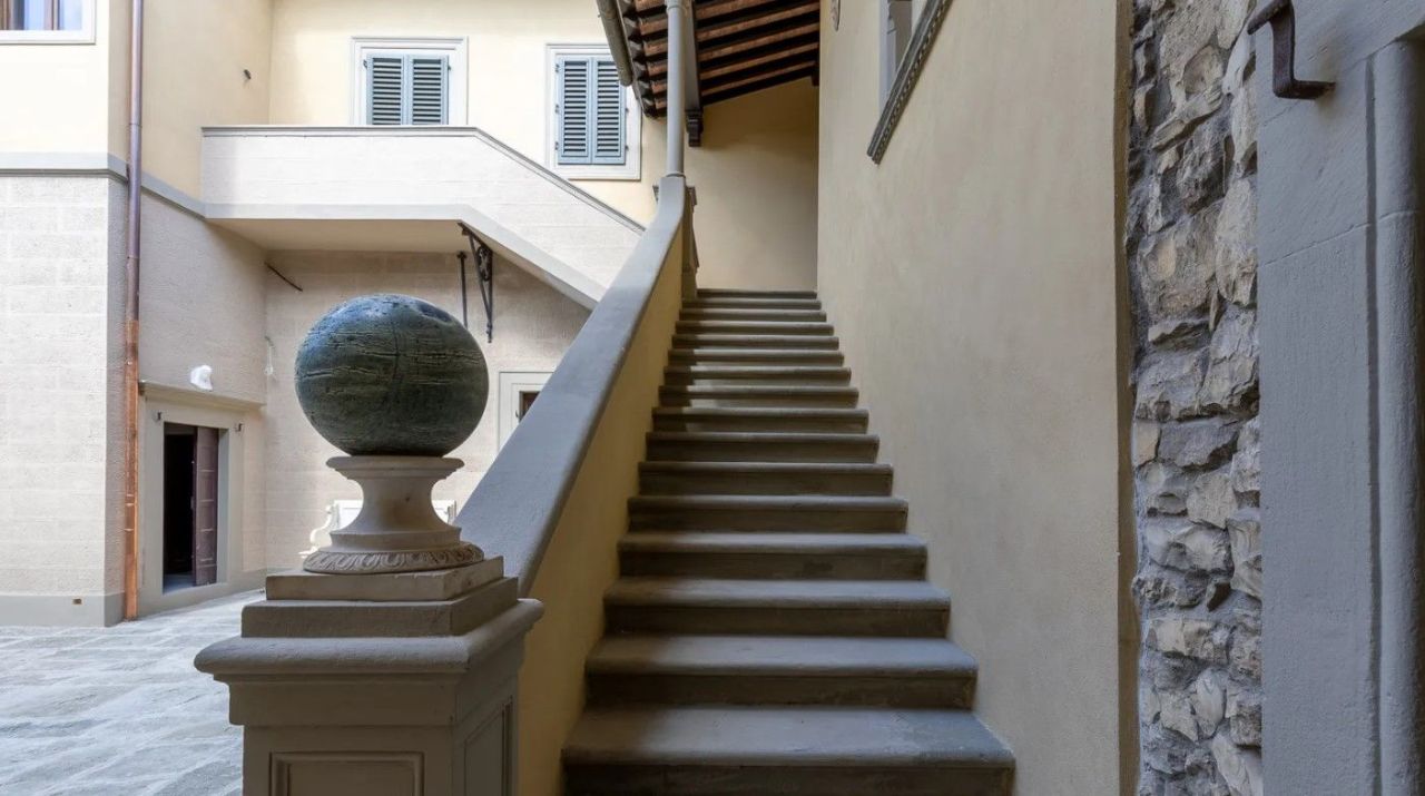 Замок во Флоренции, Италия, 1 080 м² - фото 10