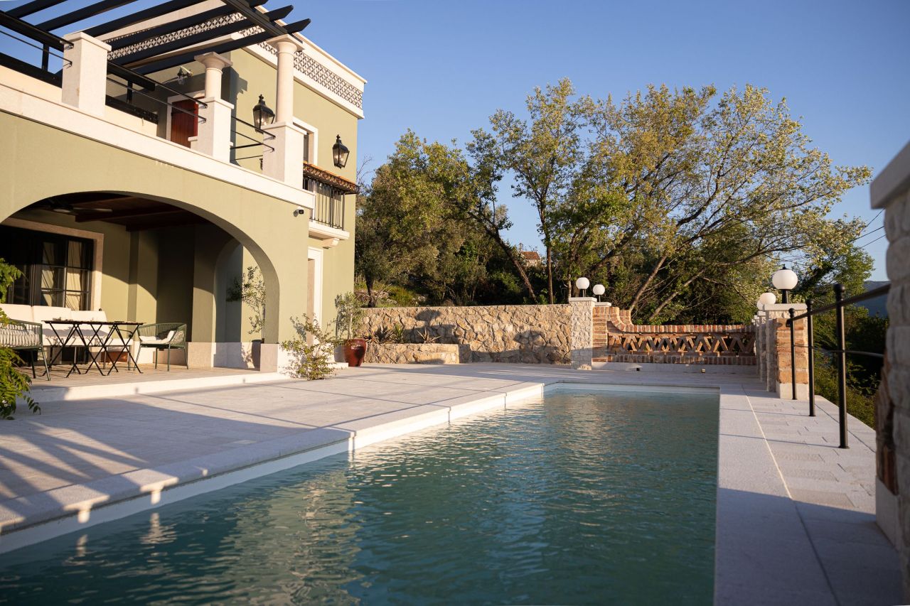 Вилла в Игало, Черногория, 167 м² - фото 2