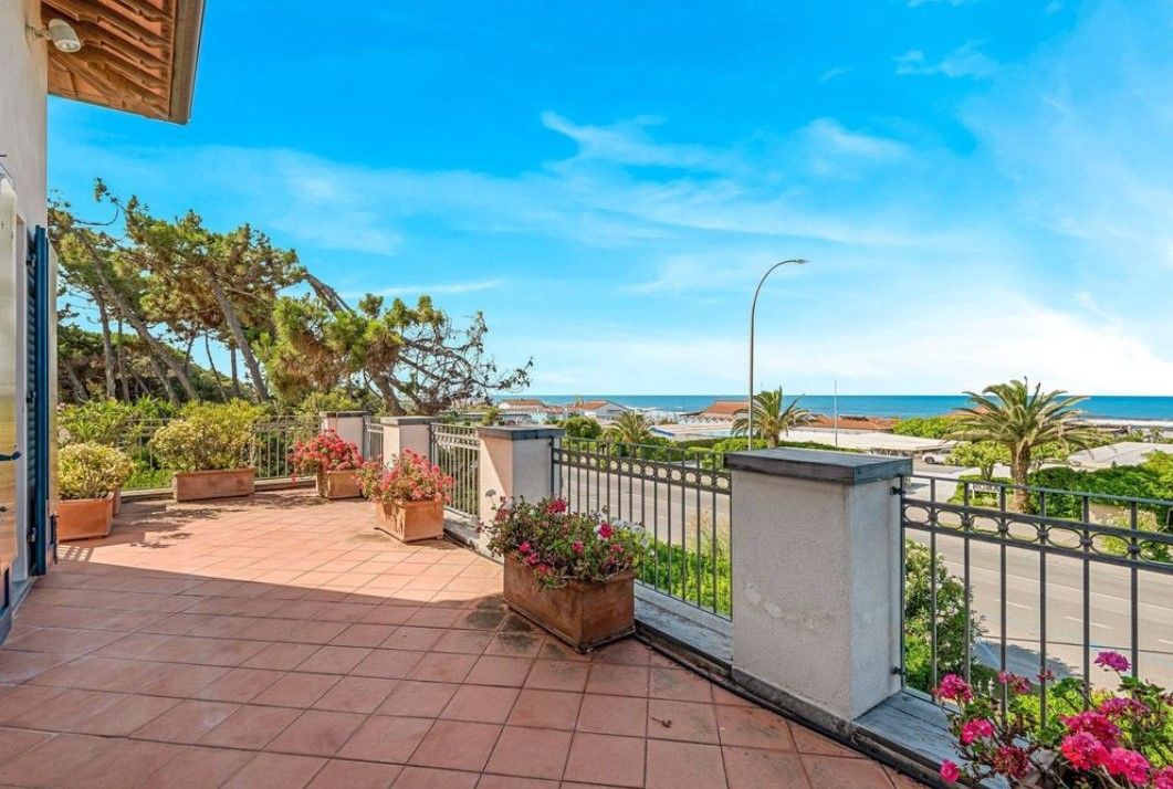 Вилла в Форте деи Марми, Италия, 1 000 м² - фото 3