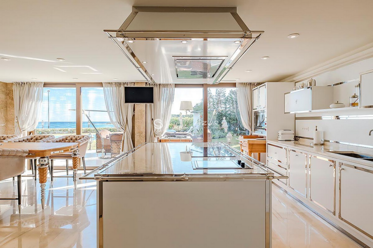 Вилла в Антибе, Франция, 1 300 м² - фото 16