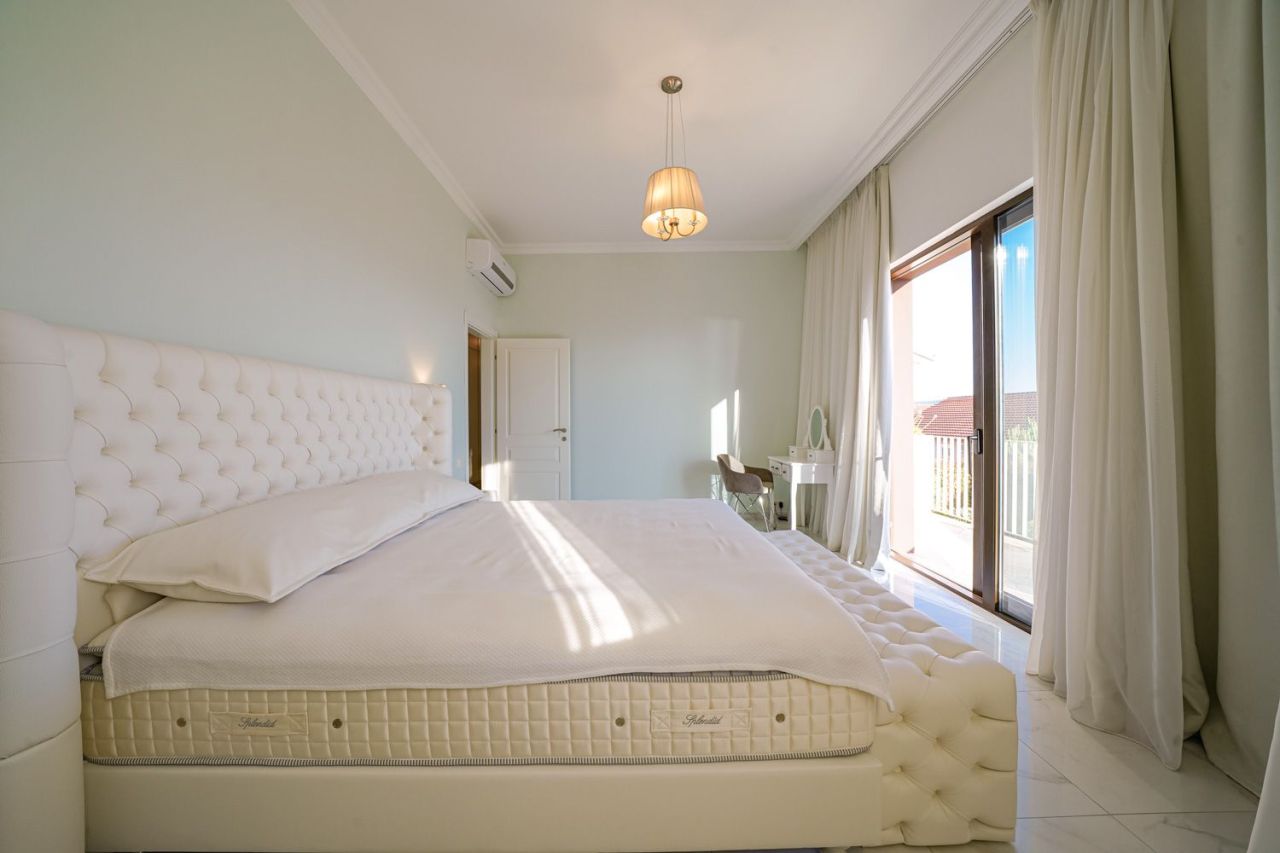 Вилла в Тивате, Черногория, 285 м² - фото 19