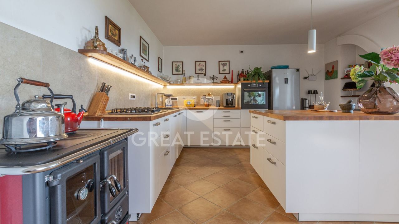 Вилла в Пассиньяно-суль-Тразимено, Италия, 388 м² - фото 12