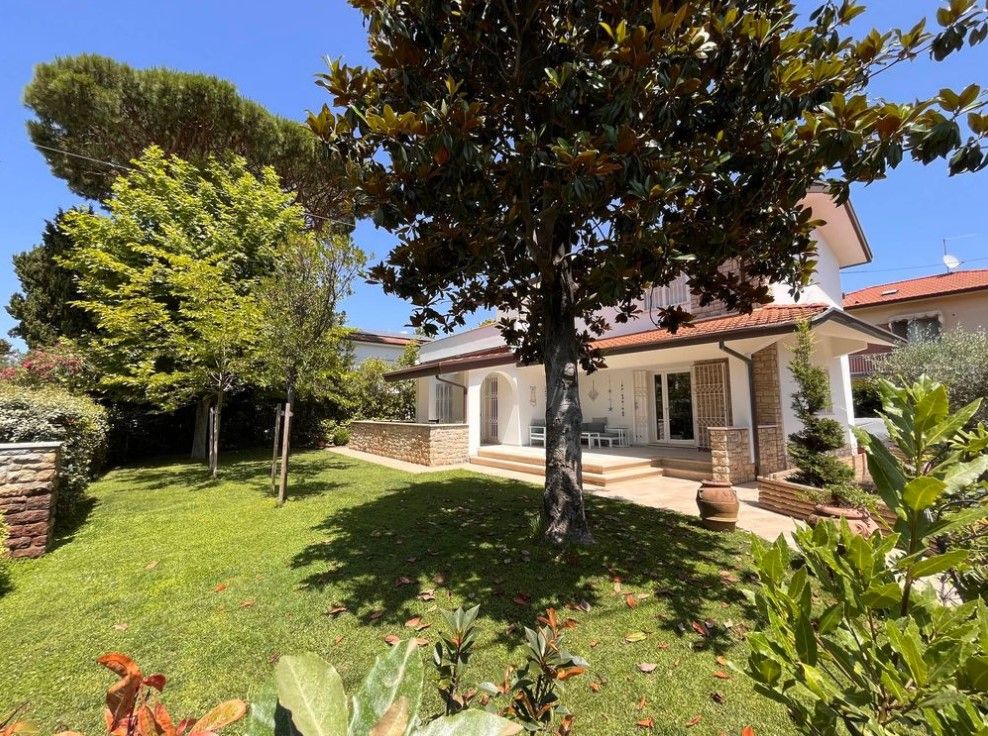 Вилла в Форте деи Марми, Италия, 220 м² - фото 3