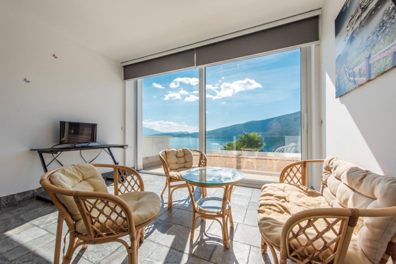 Вилла в Дженовичах, Черногория, 760 м² - фото 9