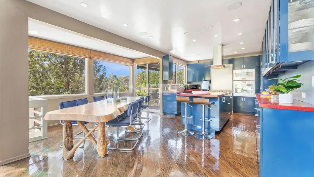 Дом в Лос-Анджелесе, США, 2 301 м² - фото 4