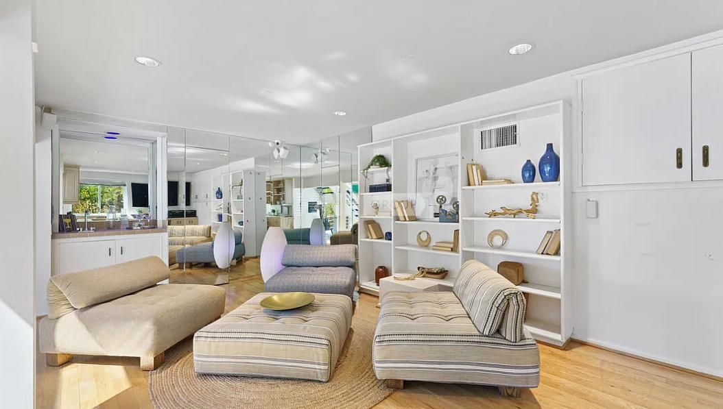 Дом в Лос-Анджелесе, США, 2 301 м² - фото 6