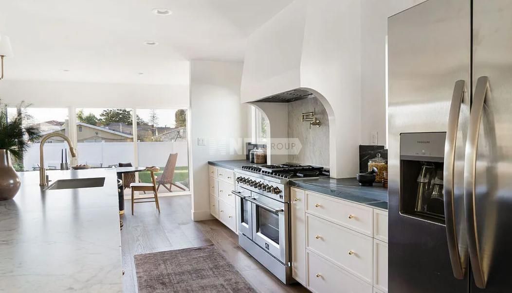 Дом в Лос-Анджелесе, США, 2 126 м² - фото 11