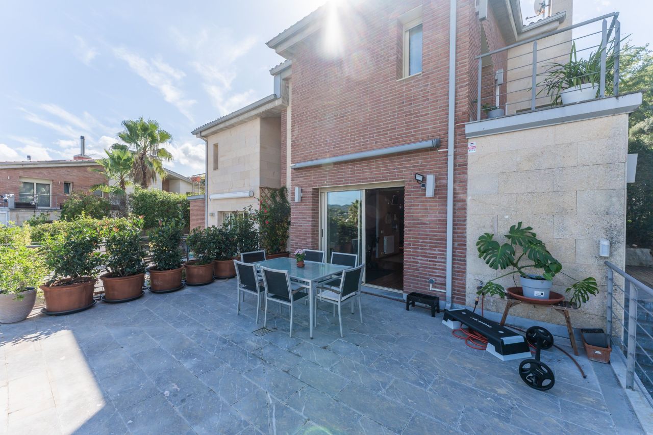 Вилла в Вальроманесе, Испания, 275 м² - фото 2