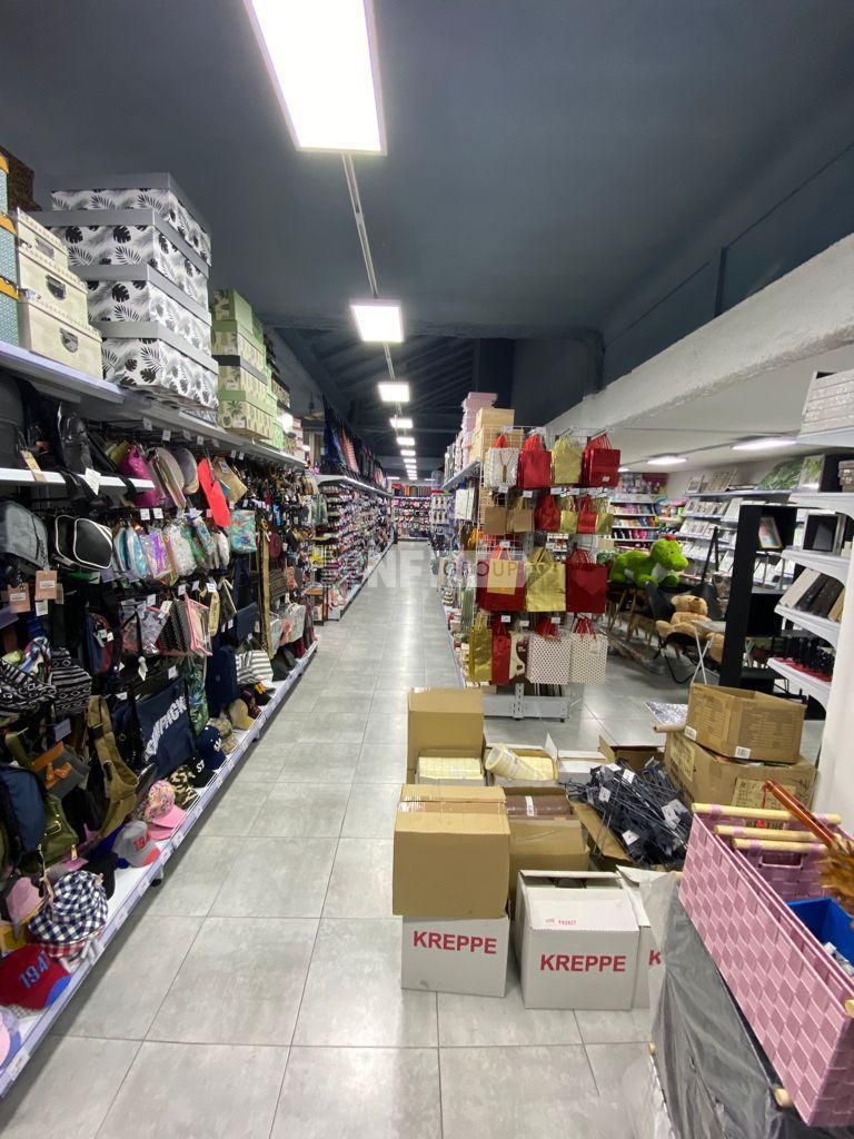 Коммерческая недвижимость в Барселоне, Испания, 635 м² - фото 2