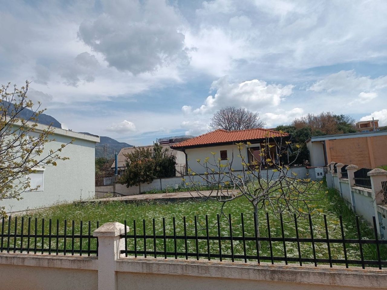 Земля в Добра Воде, Черногория, 300 м² - фото 1