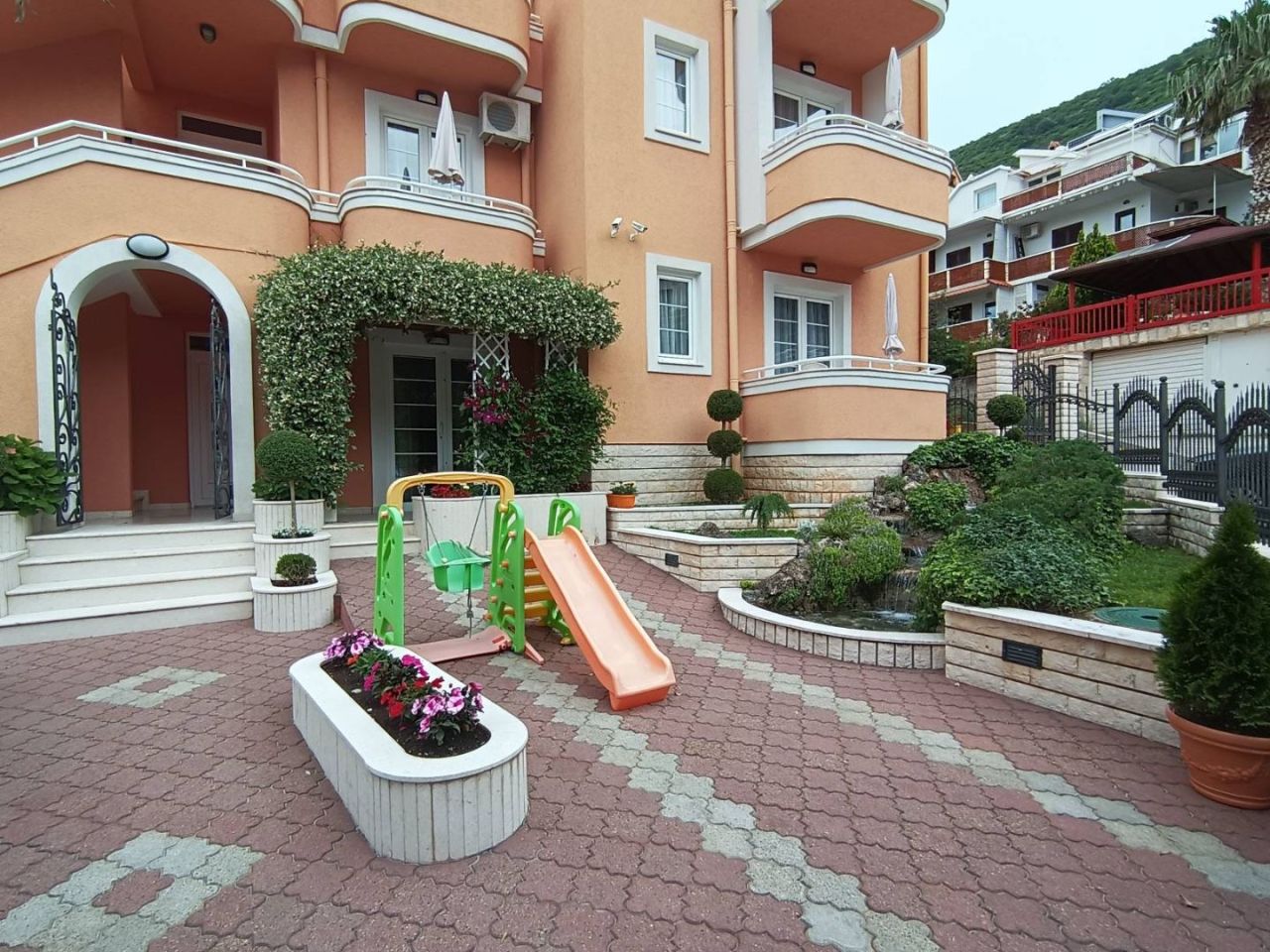 Отель, гостиница в Петроваце, Черногория, 600 м² - фото 2