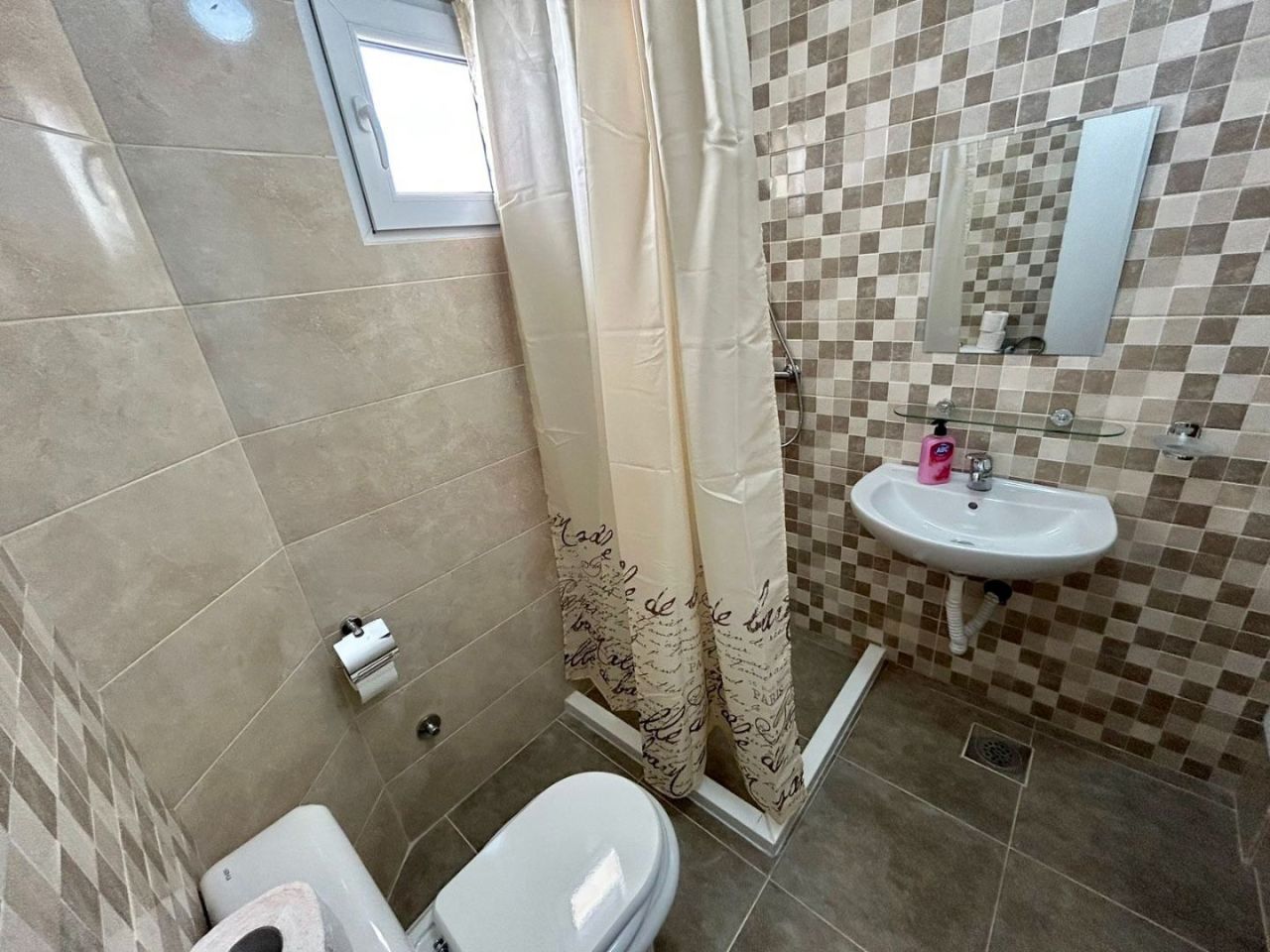 Отель, гостиница в Баре, Черногория, 160 м² - фото 3