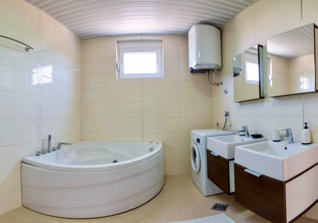 Квартира в Добра Воде, Черногория, 85 м² - фото 14