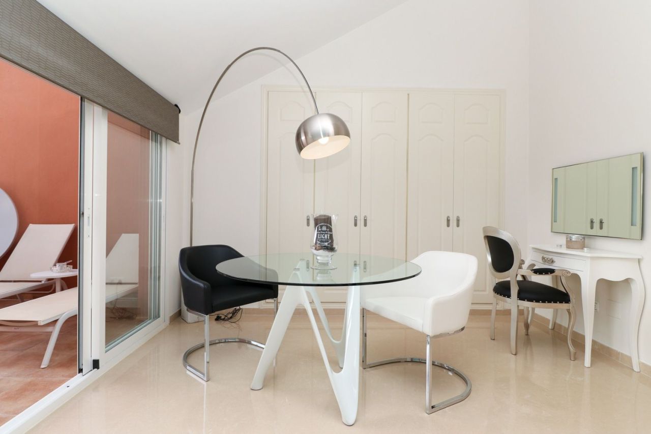 Апартаменты в Пуэрто-Банусе, Испания, 200 м² - фото 13