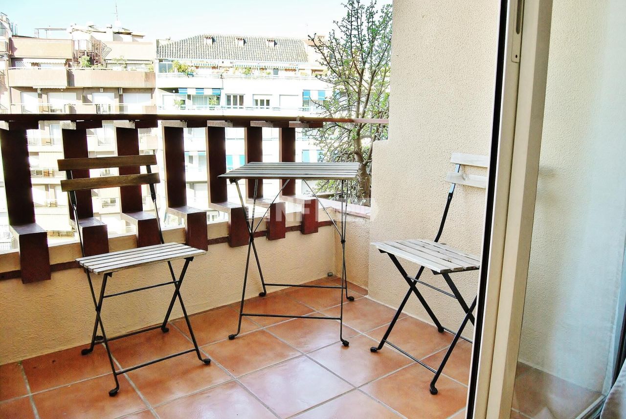 Апартаменты в Барселоне, Испания, 48 м² - фото 2