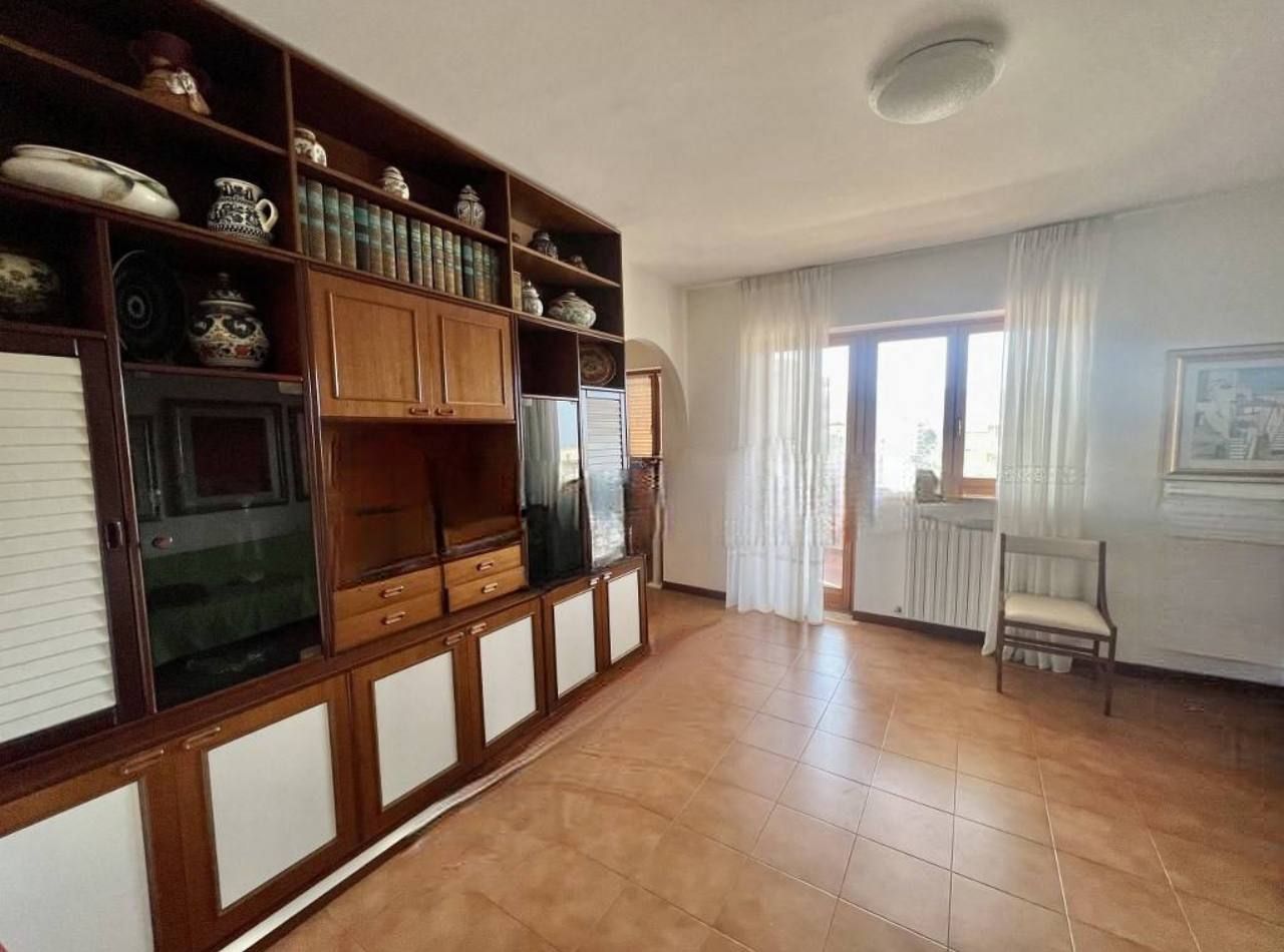 Квартира в Реджо-ди-Калабрии, Италия, 80 м² - фото 1