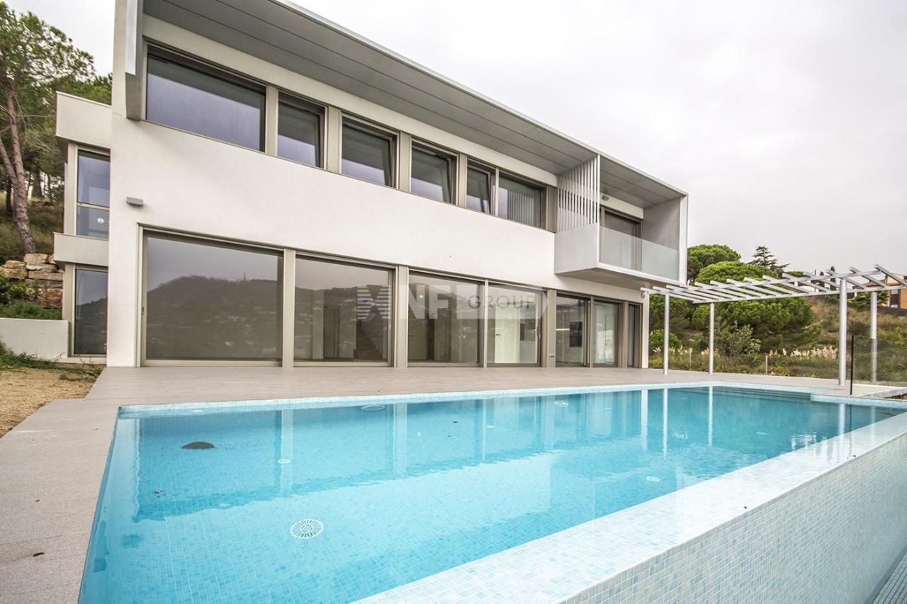 Вилла в Кабрильсе, Испания, 635 м² - фото 3